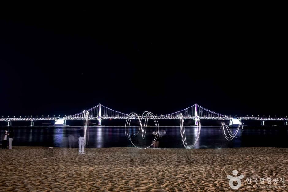 부산 광안리 해변 산책 사진