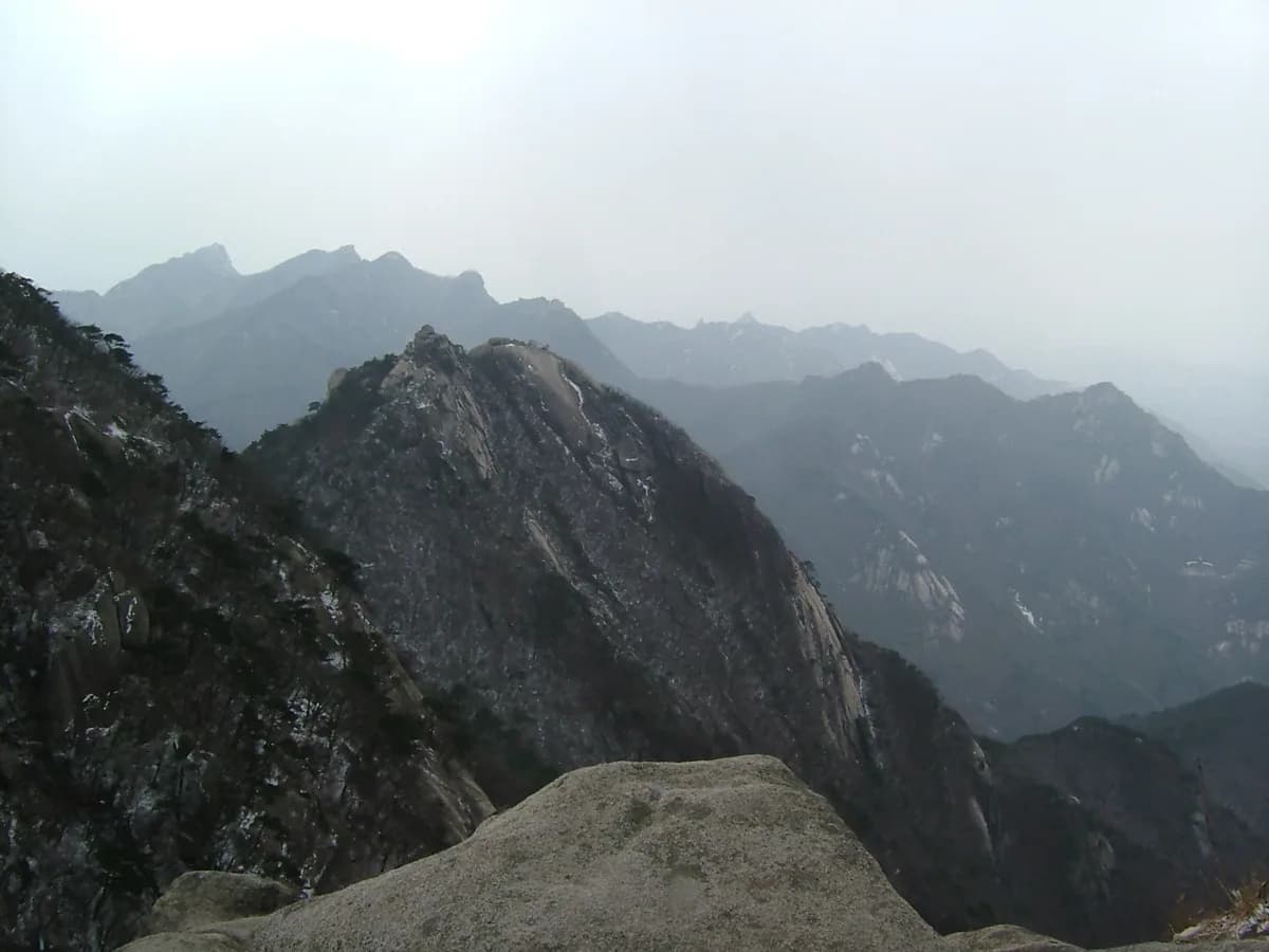 백운대 인근에서 바라본 북한산국립공원