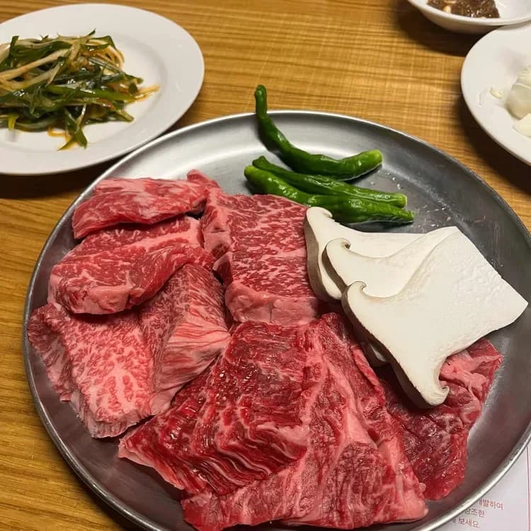 대도식당 왕십리본점의 한우 생등심 구이.