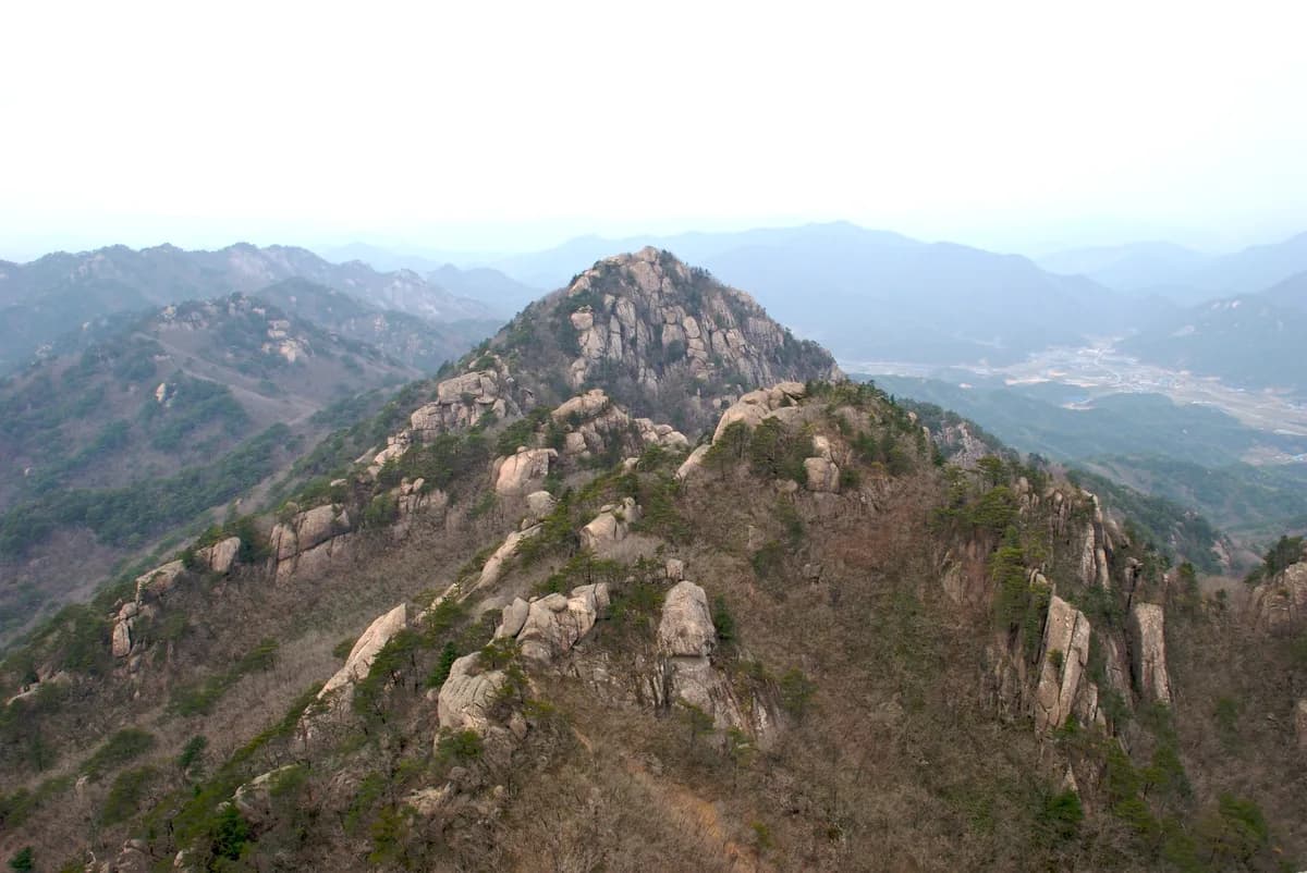 속리산 관음봉과 암릉 풍경